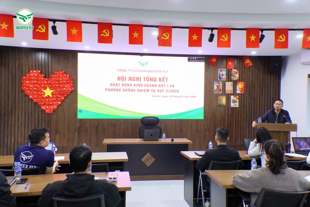  Ông Nguyễn Thành Đạt – Giám đốc công ty chủ trì hội nghị
